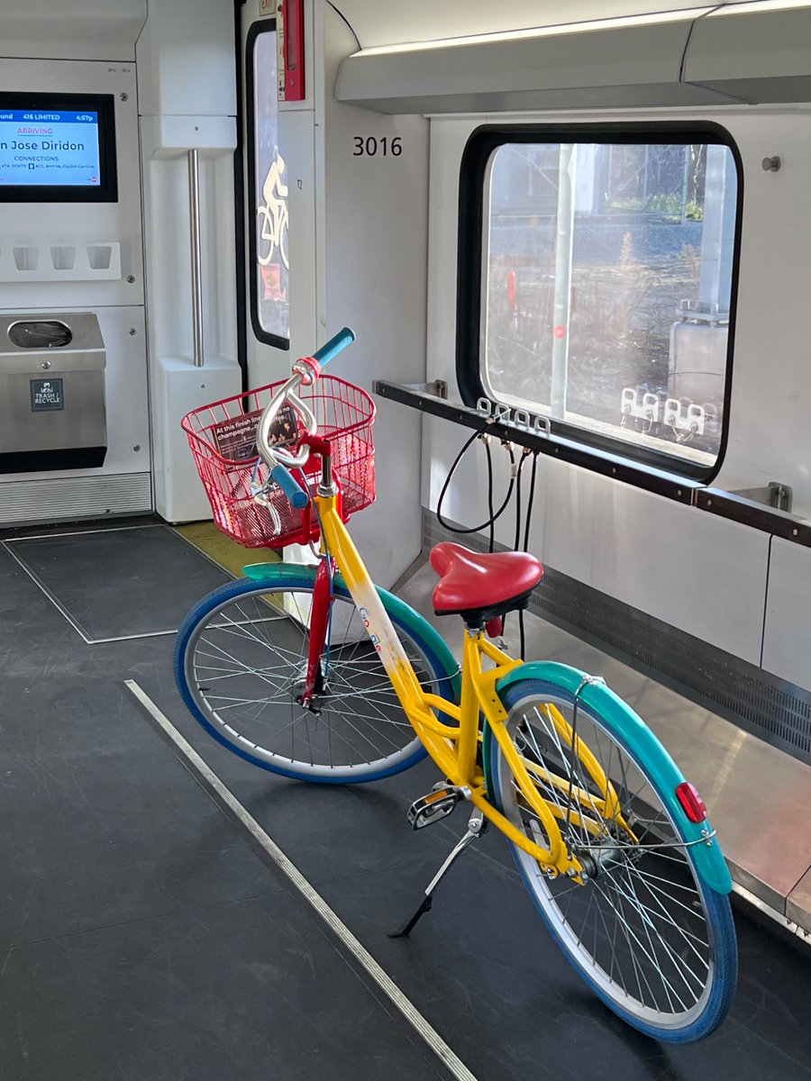 Thejoby's tweet photo. @caltrain
Stolen Google bike in car 3016
Train 416 southbound arriving San Jose Diridon 4:56 PM https://t.co/VxxBzLO8PO