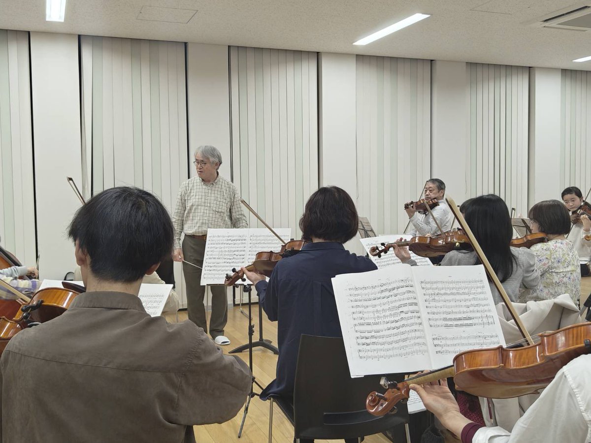 ensemble_clarte's tweet photo. こんにちはクラルテです

🎵23日の演奏会までもう少し🎵

週末は仕上げとして福田先生のトレでした

私たちの演奏スタイルを確認、整えて伸ばしていただきました。

お客様に楽しんでいただくためにまず自分たちも演奏に余裕をもたなくては😊

ラストスパート磨いていきます‼️
お楽しみに

#福津市 https://t.co/hSZHfJ6K0m