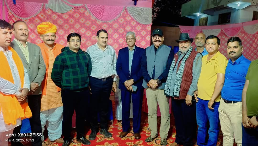 *यूपी कैडर के आईपीएस संदीप जी मीणा के जयपुर में हनुमान जी की सवामणी समारोह के मौके पर राजस्थान के  डीजीपी उत्कल रंजन जी साहू, यूपी कैडर के आईपीएस डीजीपी पीसी मीणा जी, आईएएस कुंजीलाल जी मीणा जी, पूर्व कस्टम कमिश्नर शिवजी राम मीणा,RAS संतोष जी मीणा,RPS लोकेश जी मीणा,RAS ओमप्रकाश