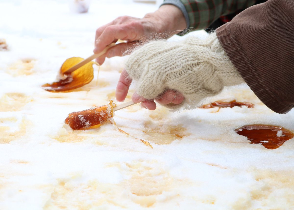 PollipopCA's tweet photo. Enjoy the sweet taste of fresh maple syrup! It is a MUST-DO in spring 🍁🍭🇨🇦 https://t.co/ibXPUZIXUZ