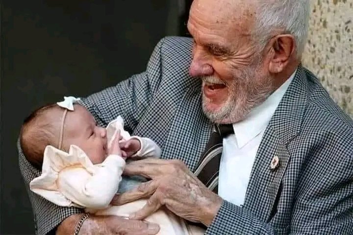 Mr Commonsense (@fopminui) on Twitter photo <a href="/pubity/">Pubity</a> The man with the blood of gold
This photo shows Australian James Harrison, aged 82. He's also known as "Golden Blood". At the age of 14, he underwent a major chest surgery and urgently needed about 13 liters of donated blood. He was in hospital for three months after the surgery. <a href="/pubity/">Pubity</a> The man with the blood of gold
This photo shows Australian James Harrison, aged 82. He's also known as "Golden Blood". At the age of 14, he underwent a major chest surgery and urgently needed about 13 liters of donated blood. He was in hospital for three months after the surgery.