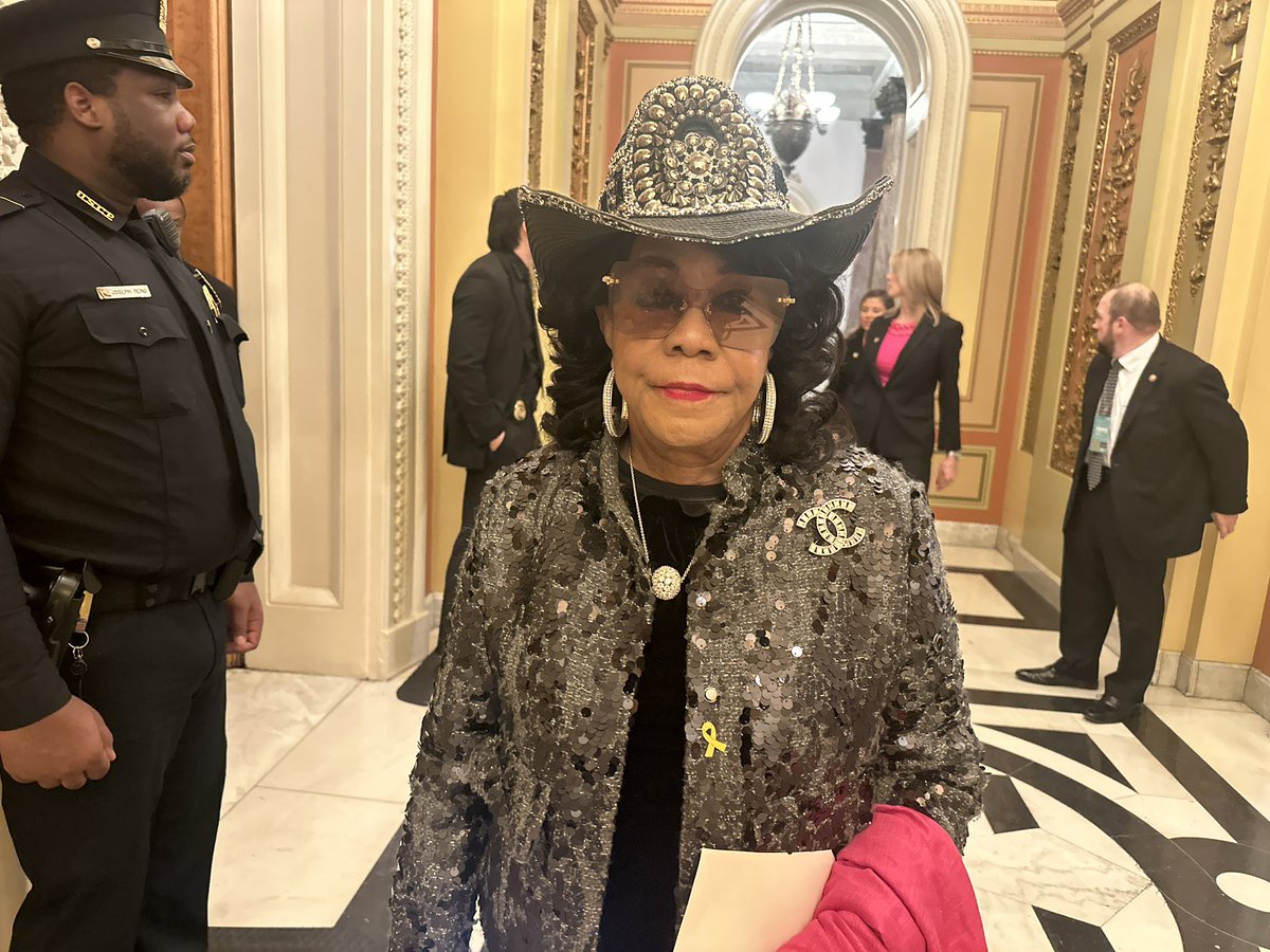 RepWilson's tweet image. I’m here at the Joint Address to Congress wearing a yellow ribbon pin to stand with the Israeli hostages because it’s time we #BringThemBackHome.🎗️