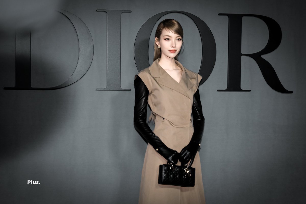 🔥รู้ว่าเสี่ยงแต่คงต้องขอลอง 🔥

🚨🚨🚨 BOOM TAG 🚨🚨🚨  

“หลิงออม Lady Dior”

LINGORM AT PFW2025
#LingOrmDiorAW25 
#DiorAW25 #Dior