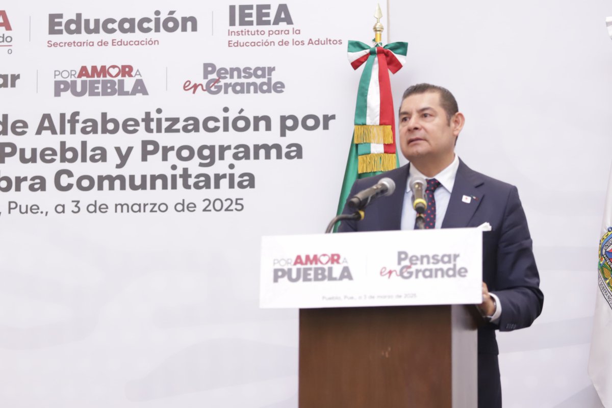 AlcanceDiario's tweet image. 📚El Gobierno de #PueblaEstado aseguró que disminuirá el analfabetismo con la &quot;Jornada de Alfabetización&quot;.
Se tiene como meta #alfabetizar a 150 mil personas en los 217 municipios 📖.