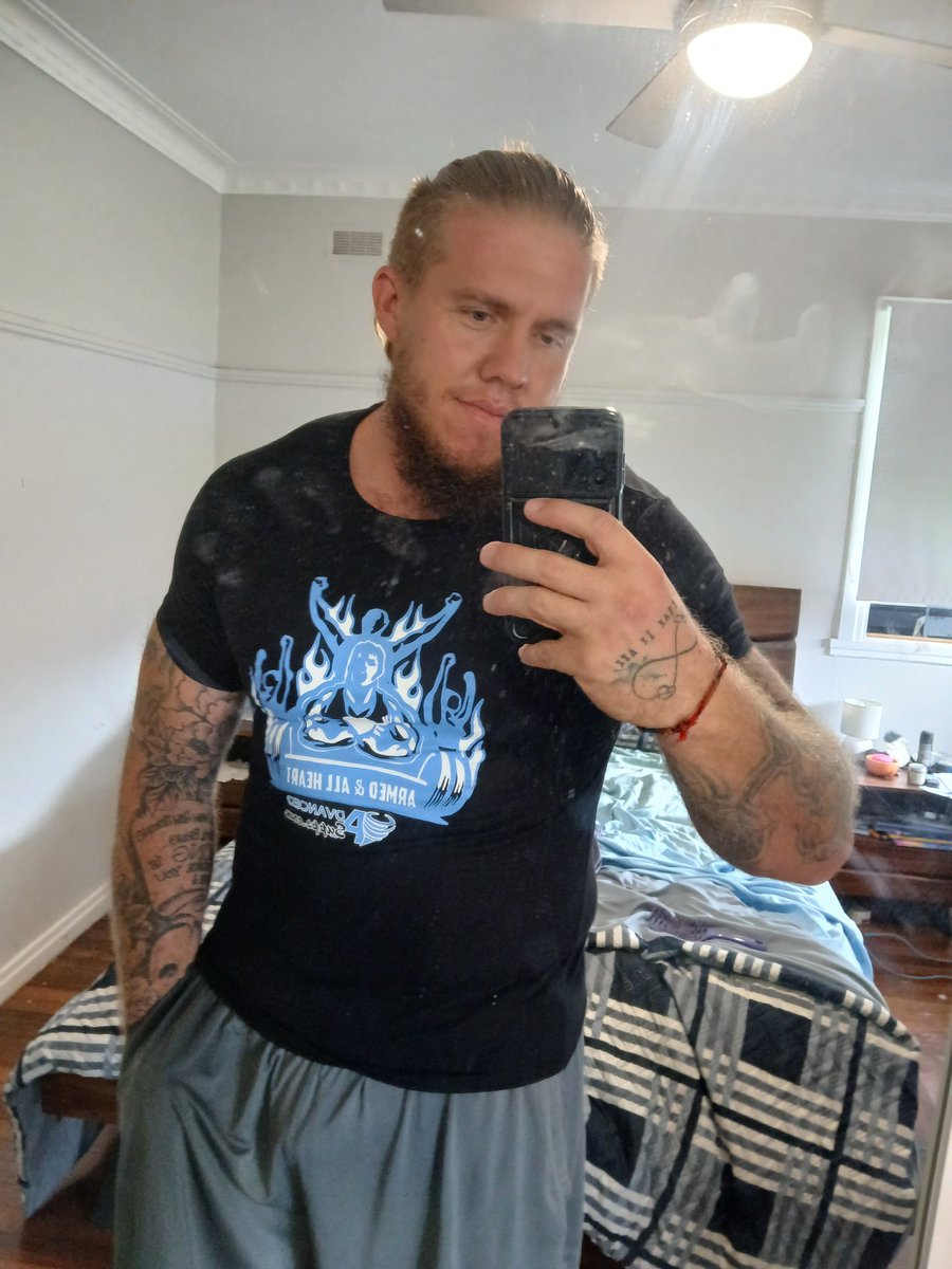 SlashGami's tweet image. So blessed to finally be apart of the Armed &amp;amp; All Heart Family🥰💪🏼💯

Thanks to the brother @RealBrentGobat for hooking us up❤️

Never did I ever think I was gonna fit my 6'4 270pound ass in a Small but aye, you won't know until you give it a shot💯

@The100Club100 #Doworkson