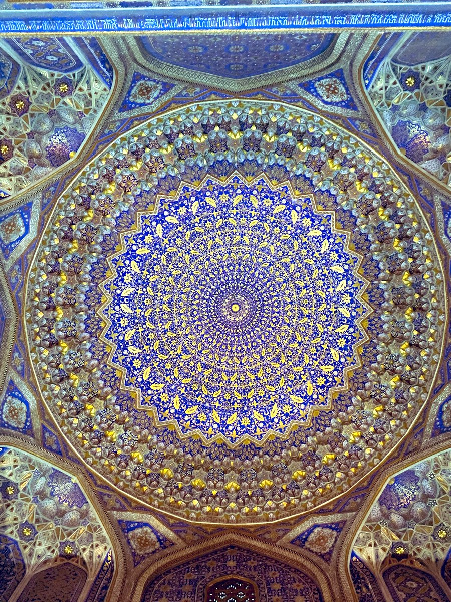 Hâlid Bin Velid'e; 

''Filân kişi senin hakkında kötü konuşuyor!'' demişler.

''Kendi defteridir, dilediğini yazar.'' demiş.

📸 Tillâ Kârî Medresesi 

📍Semerkand / Özbekistan