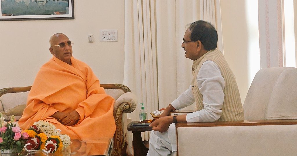 सुदिनं सुदिनं जन्मदिनं तव, भवतु मंगलम् जन्मदिनम् ||
चिरं जीव कुरु पुण्यवर्धनम् , चिरं जीव कुरु कीर्तिवर्धनम् || 
सुदिनं पुनः पुनः आवर्तताम्।। 

सनातन धर्म,संस्कृति-संस्कार और पारमार्थिक संवेदनाओं के संपोषक, प्रकृति-पर्यावरण संरक्षण के प्रति सजग, कुशल लोक कल्याणकारी योजनाओं के