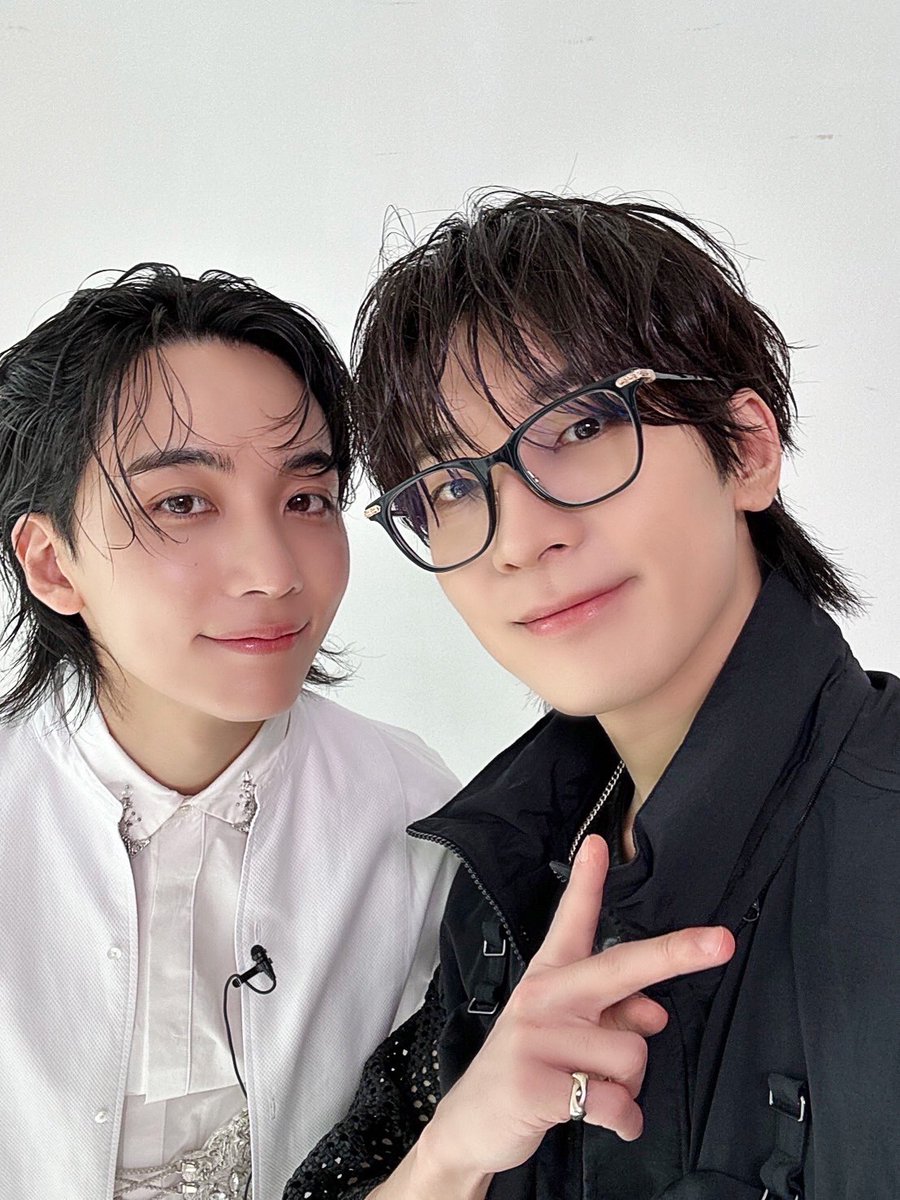 Ternyata kemarin mereka berdua gacor project karena dua duanya mau duluan jadi tentara. SERVE WELL WONWOO, JEOGNHAN SEHAT SEHAT YAAA ♥️