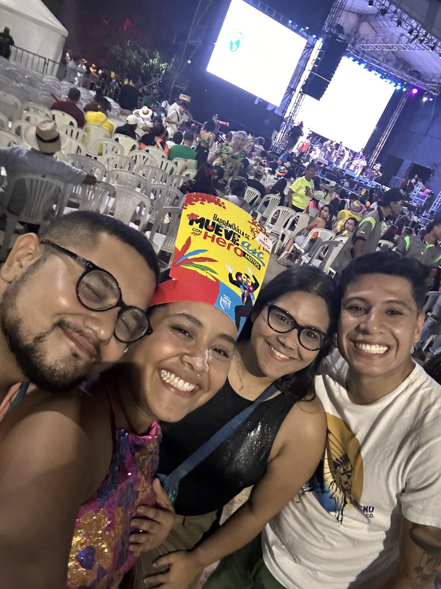 SharomS3's tweet photo. Mi gente linda ❤️❤️❤️ https://t.co/yS7jcOPy0C