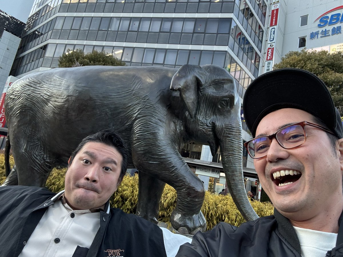 _milkandcookie_'s tweet photo. ミルクキのブーヤンとシモリン、今まで一緒にバンドやってくれてありがとう♪🙌✨紆余曲折10年近くやれたのは根本が友達🍻✨で組んだからかな♪🙌✨引き続き友達だぜ！？🎯✨（笑）そして沖縄のバンド皆様、ライブで会えた皆様、心からありがとうございました♪😊✨引き続き我々をよろしゅうです♪🏝️✨ https://t.co/3dfiCDz6u2