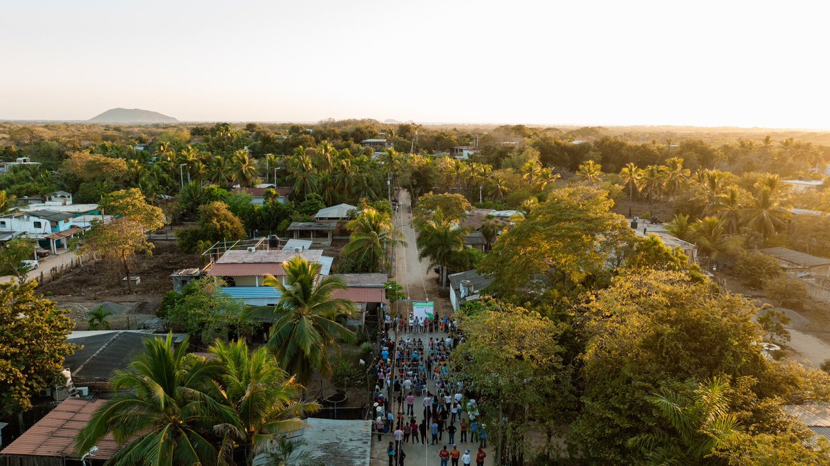 Está vialidad que hoy arrancamos en la comunidad Los Almendros, es una obra integral con instalación eléctrica y de agua potable; vecinos solo quiero decirles gracias por su confianza, su paciencia y nos vemos muy pronto para inaugurar su nueva calle. 💓

#ConstruyendoFuturo