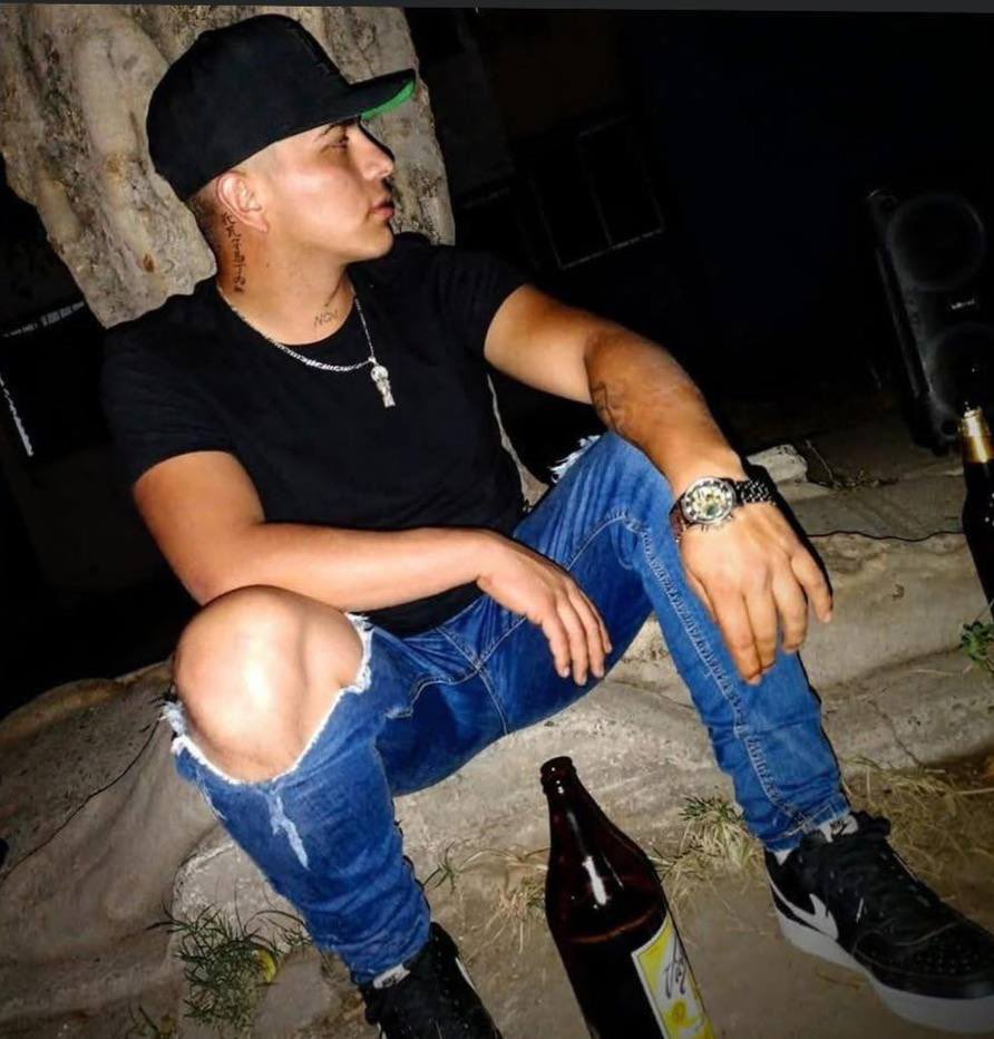 EDUARDO TOVAR se robo un celular y le activo su cuenta   Facebook siendo su última ubicación en la calle kilimanjaro 1466 en la colonia Independencia de Guadalajara.