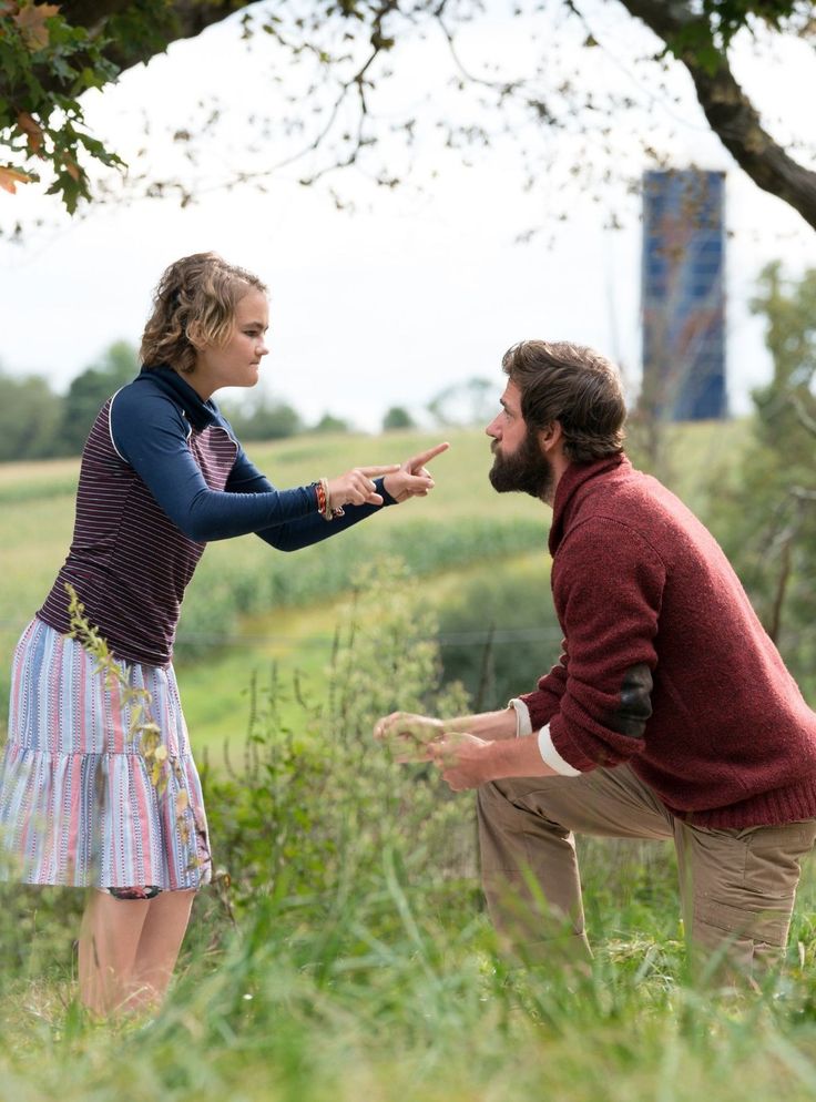 kazemichimovie's tweet photo. ミリセント・シモンズは『クワイエット・プレイス』アボット家の長女役。劇中の役と同様、実際にも聴覚障害を持っています。コロナ禍では口元が見えるマスクをデザインしたことでも有名。(2003年3月6日生まれ)
#ミリセント・シモンズ
#MillicentSimmonds
動画:https://t.co/Srut5W3HZb https://t.co/n5K5QjBTRQ