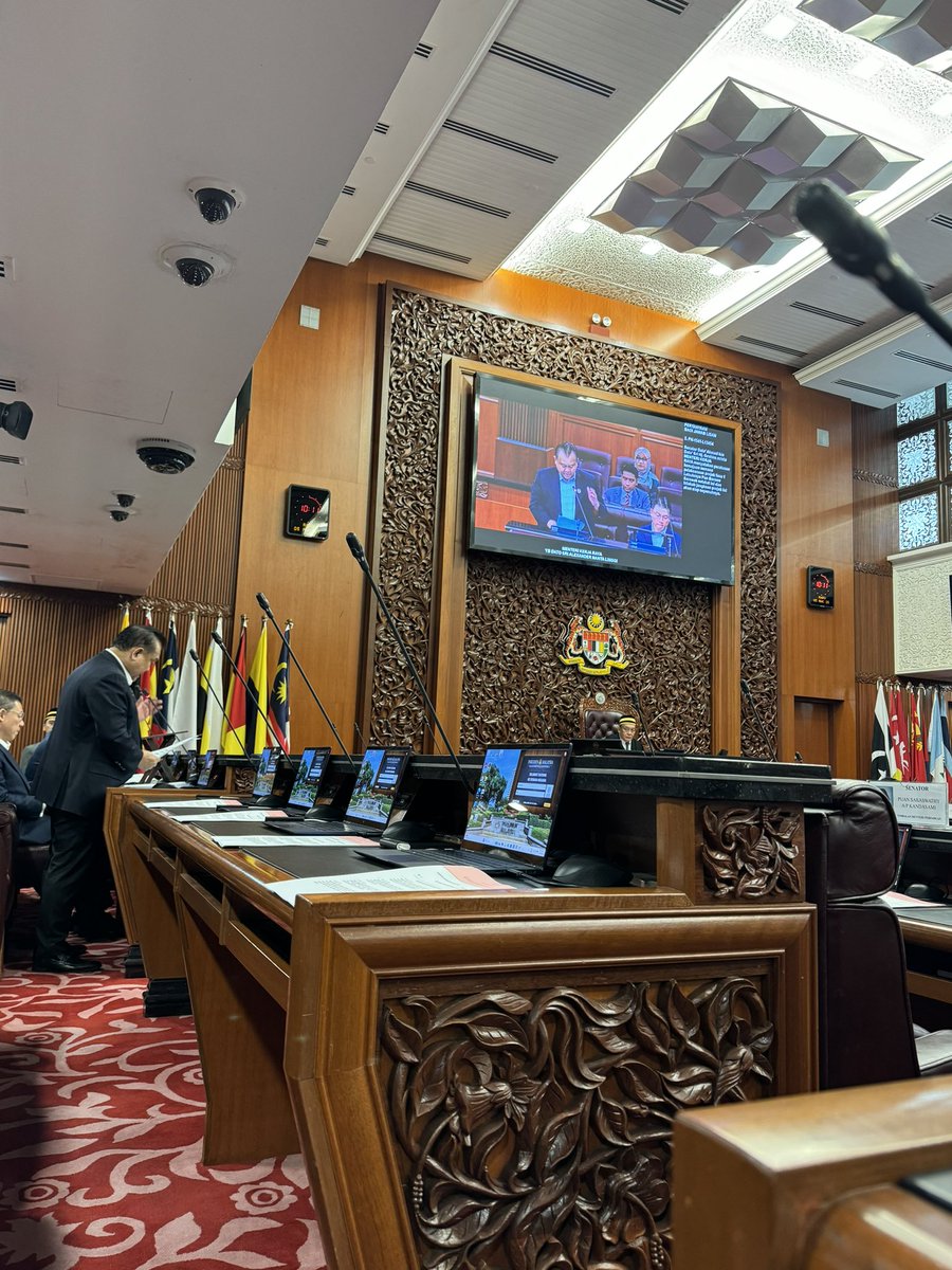 ahmadmaslan's tweet photo. Bergambar dengan siswa/i #UIAM di #Parlimen yg melawat utk memahami, melihat sendiri proses membuat undang2 di negara ini serta mendengar soalan/jawapan ttg isu2 semasa.

Juga hadir di #DewanNegara mendengar Menteri KKR DS @AlexNantaLinggi menjawab soalan ttg #PanBorneo #Sarawak. https://t.co/JrD2mOmJq5