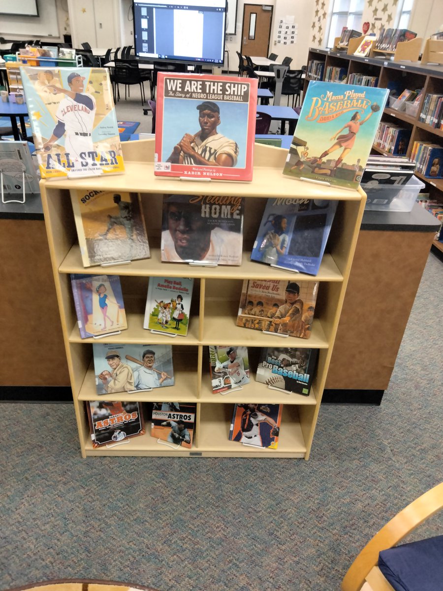 Holmquist Librarian (@hmqlibrary) on Twitter photo March Library displays and bulletin boards in honor of #readacrossamericaweek and #WomensHistoryMonth <a href="/HolmquistES/">Holmquist Elementary</a> #hummingbirdsread March Library displays and bulletin boards in honor of #readacrossamericaweek and #WomensHistoryMonth <a href="/HolmquistES/">Holmquist Elementary</a> #hummingbirdsread