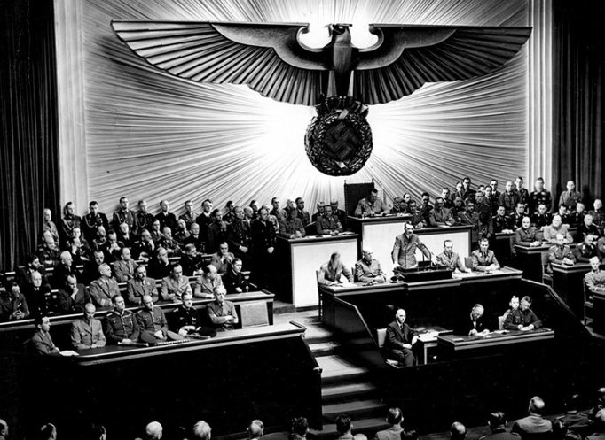 Tonight’s address looks familiar. He ‘S praising the golden era while the US markets show a limp dick. #DonaldTrump
