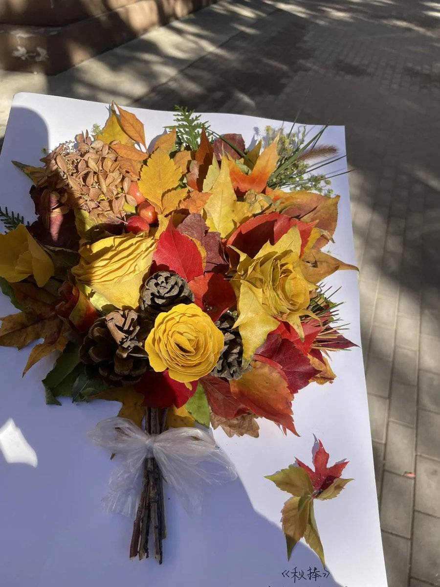 linke83282813's tweet photo. Wow, who made this so beautiful! What a skillful and talented girl! 😎😎 Love autumn! Capture the beauty of autumn! #AutumnLove #BeautifulCreation #TalentedGirl #CaptureAutumn #FallVibes #HandmadeBeauty #SeasonalArt #AutumnCharm #ArtisticTalent #NatureInspired https://t.co/x6SVdTFf0w