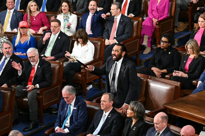 LifeNewsHQ's tweet image. Congressman Al Green of Texas was removed from the House chamber for heckling Trump.

In January he voted for infanticide.

lifenews.com/2025/01/23/hou…