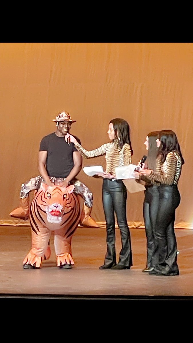 Darla Hartung tweet media