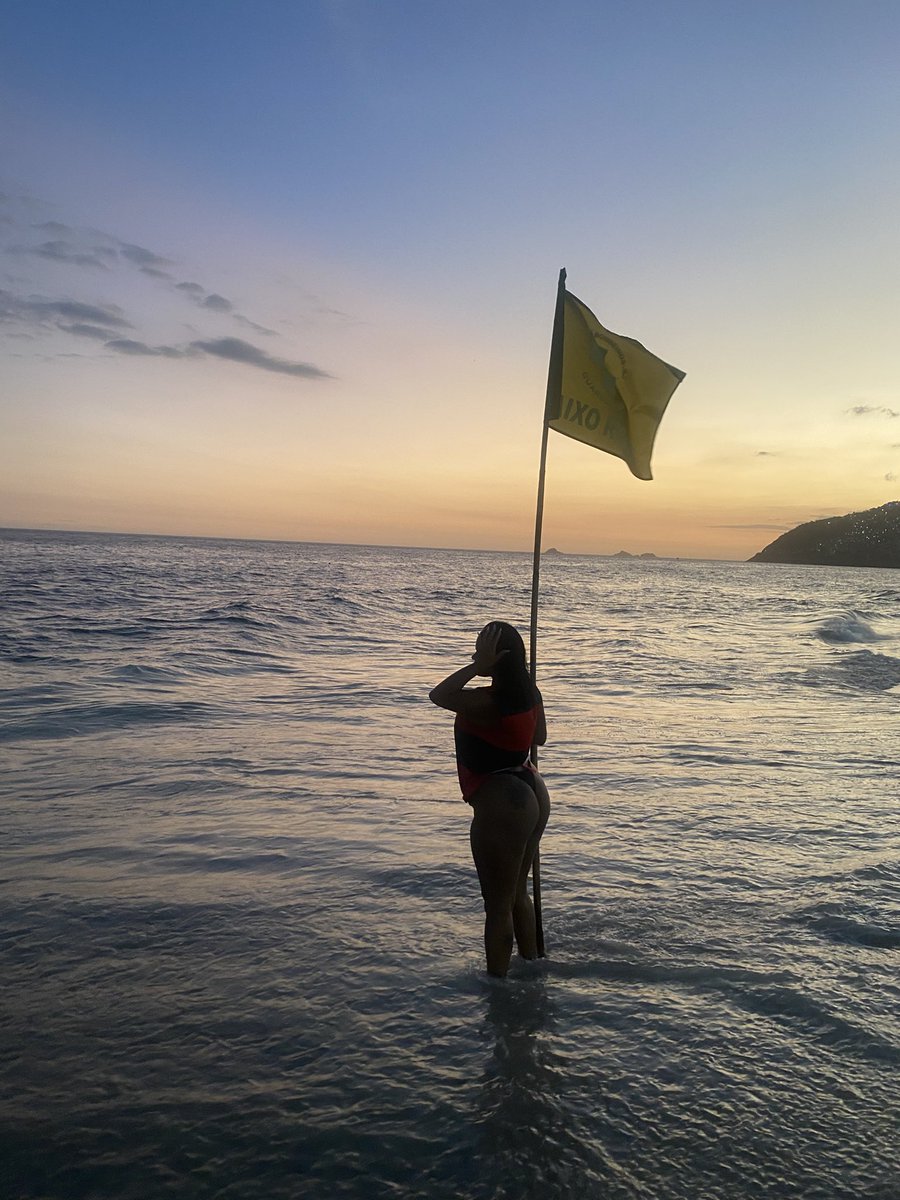 Crislayne12_'s tweet photo. 🌊 https://t.co/vX6uqRSKQV