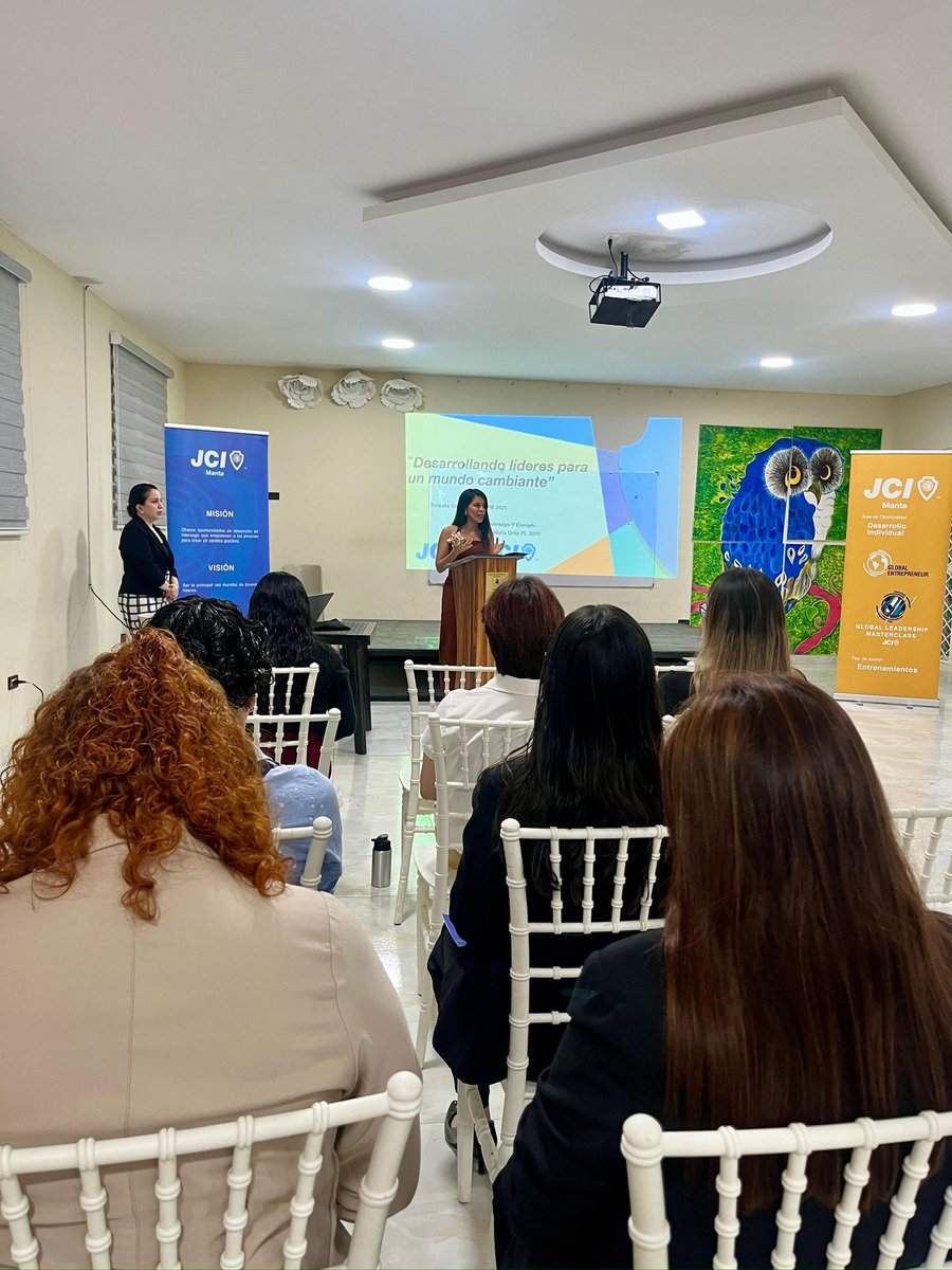 JCIManta's tweet image. 🔥 ¡La JCI Manta abre sus puertas a nuevos líderes! 🚀✨

Así vivimos nuestra primera Noche de Invitados 2025, un evento donde jóvenes con ganas de crecer conocieron más sobre JCI Manta y cómo pueden ser parte de esta organización que transforma líderes para un mundo cambiante.