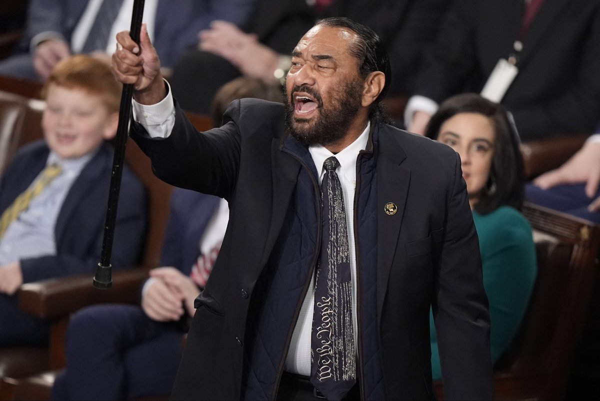 Show of hands ✋🏾 who’s on Rep. Al Green’s side?