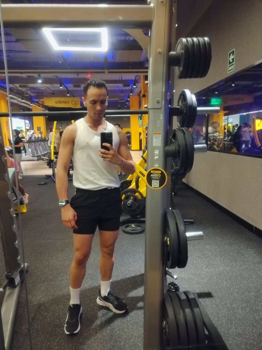 JuanPack96's tweet photo. Gym https://t.co/fw2KOWPyCX