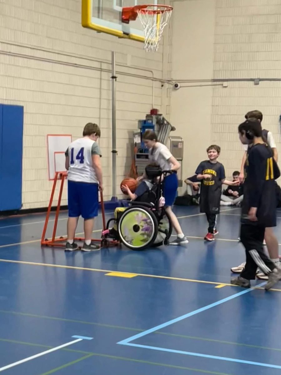 cbb57040015's tweet image. Join us at Clarke Middle School this Thursday at 3:45pm for the first Clarke vs Diamond Unified Basketball game of the season. Come out to support our athletes and be part of what makes Lexington great! @lexingtonsuper @ClarkePrincipal @LHSPEStaff @LexMinutemenAth