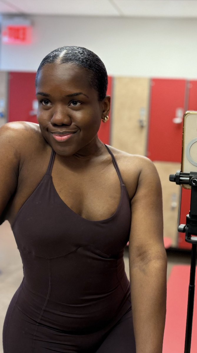 Soso_Loso's tweet image. By the look in my eyes, you can tell I cannot wait to hit the gym in the morning for another successful session. 🏋🏿‍♀️ 
#sweetaddiction