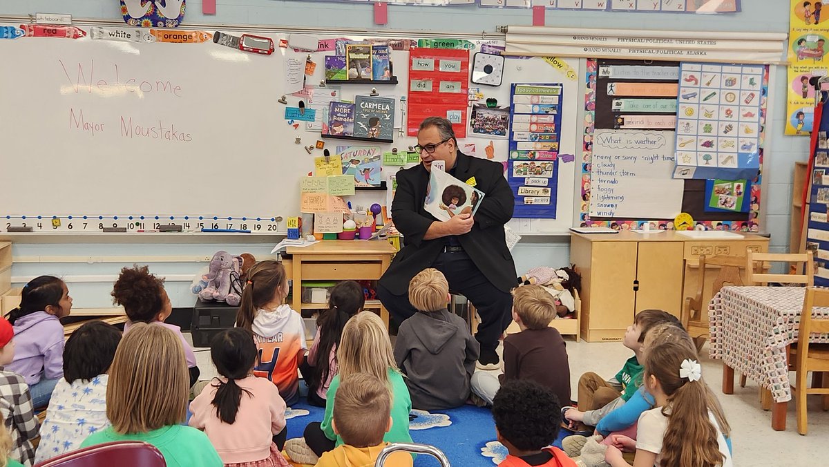 A big thank you to Mount Laurel Mayor Nikitas Moustakas for visiting Parkway today during Read Across America Week. Mayor Moustakas read to Mrs. Horner's kindergarten class and answered questions about Mount Laurel and what a Mayor does! Thank you, Mayor Moustakas! <a href="/MTL_Super/">Dr. George J. Rafferty</a>
