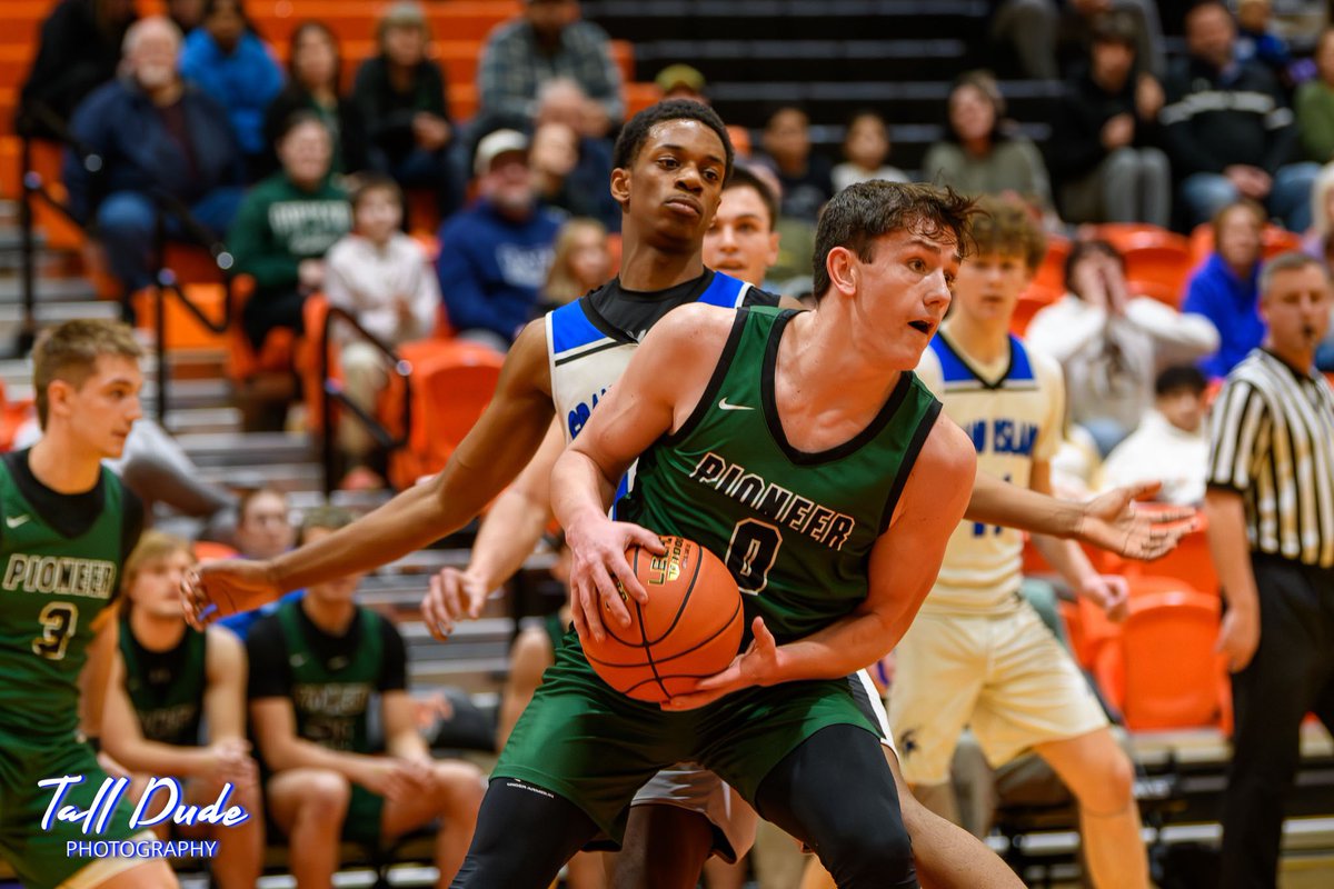 TallDudePhoto's tweet photo. Grand Island took the wind over Pioneer tonight off to the finals. https://t.co/AbiqSb1yXJ