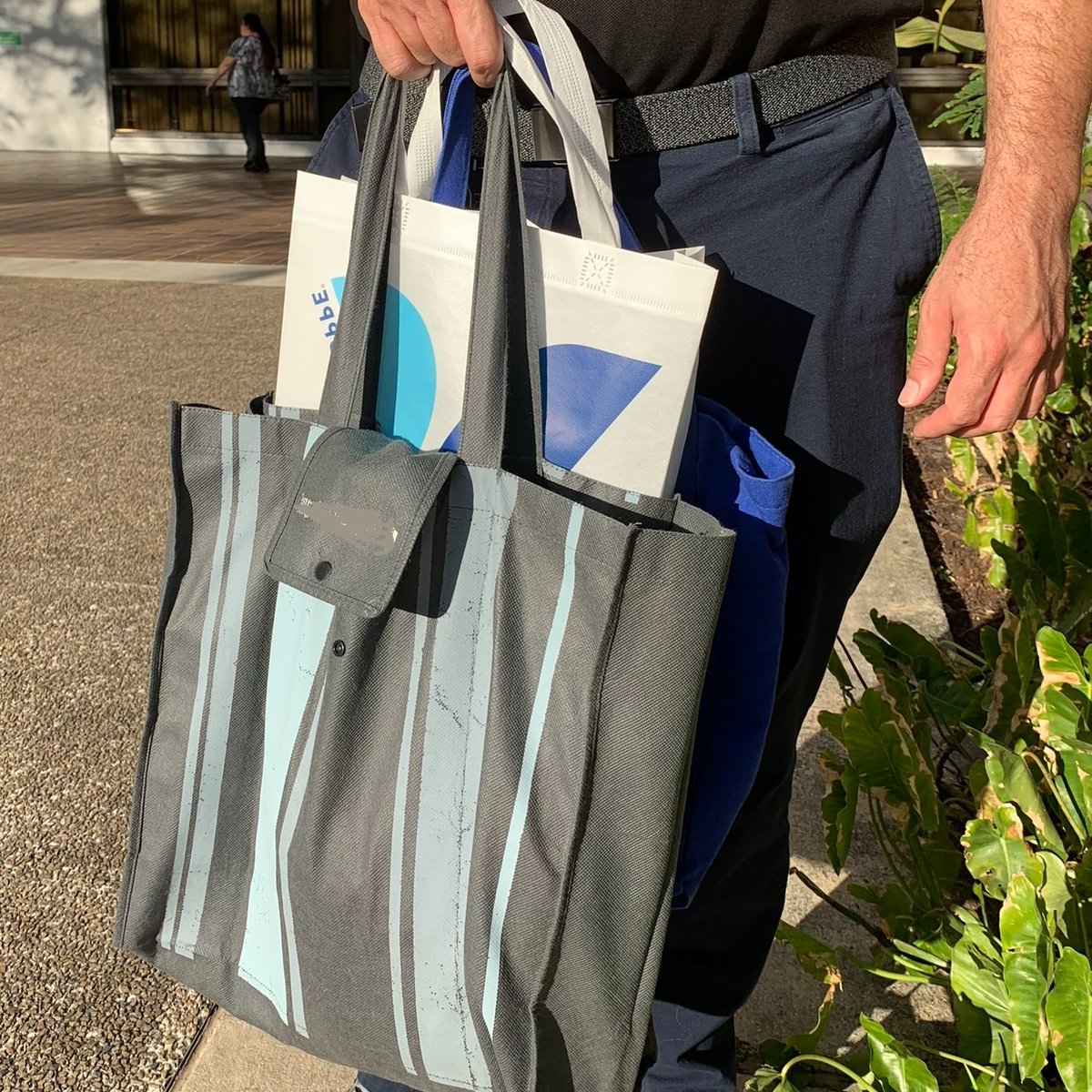 ¿Sabías que, si un anuncio no indica límites de cantidades, el comerciante no puede negarse a venderte el producto mientras lo tenga en existencia? ¡Conoce tus derechos! El Centro de Mediación con el Consumidor de RER puede ayudar: miamidade.gov/consumerprotec… #ConsumerProtectionWeek