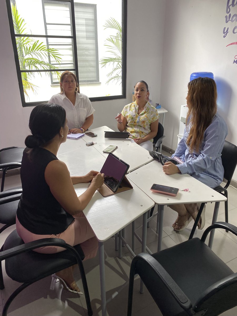 JCIManta's tweet image. 🔹 En la gira de visitas a aliados estratégicos, tuvimos el honor de reunirnos con la directiva de la Casa de la Mujer. 
En este encuentro, nuestra Presidenta Local, y la Directora del Proyecto “Reduciendo Huella”, avanzaron en importantes iniciativas en favor de la comunidad.