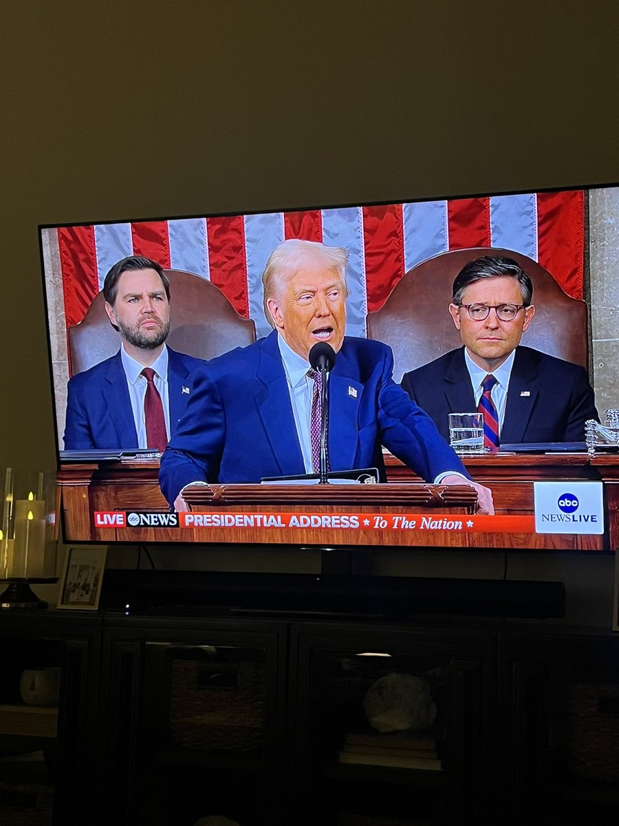 MrsAWood's tweet photo. That binder is closed!! 
#presidentialaddress https://t.co/c3W2sZLbaA