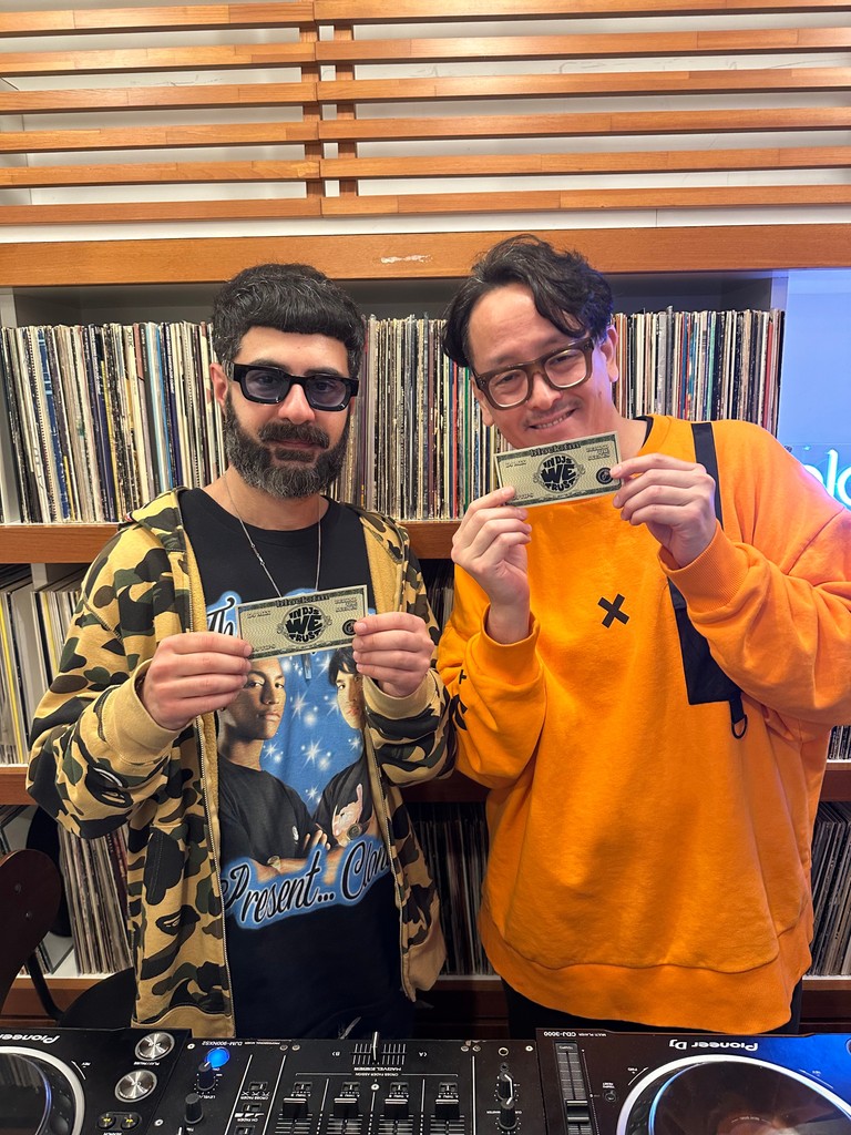 blockfmjp's tweet photo. フランスを拠点に活躍するRemi Ozが「IN DJs WE TRUST」に登場！

気持ちの良いスペシャルR&amp;B MIX💛
TJOとのショートインタビューも必聴🎤

アーカイブは現在���信中📻️

https://t.co/dne944KflA

#トラストDJ @RemiOzMusic @TJO_DJ19 https://t.co/jHMcmjGnxh