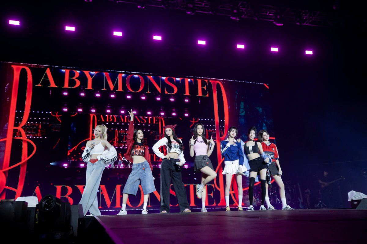 YGBABYMONSTER_'s tweet photo. #BABYMONSTER 1st WORLD TOUR <HELLO MONSTERS> with LA MONSTIEZ😈🖤

#베이비몬스터 #1st #WORLD_TOUR #HELLO_MONSTERS #LA #YG @thekiaforum https://t.co/l144mfjbD5