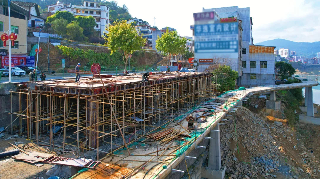 chinaminqing's tweet photo. 🚧🏞 闽清梅溪休闲栈道工程自23年9月动工以来，进度稳步推进！期待不久的将来，为市民和游客提供更便利舒适的出行和休闲选择！👣🌉 
#ChinaTravel #EcoTourism #cityconstruction #walkabout #Fujian #闽清 #乡村振兴 https://t.co/VPPc4Tq29l