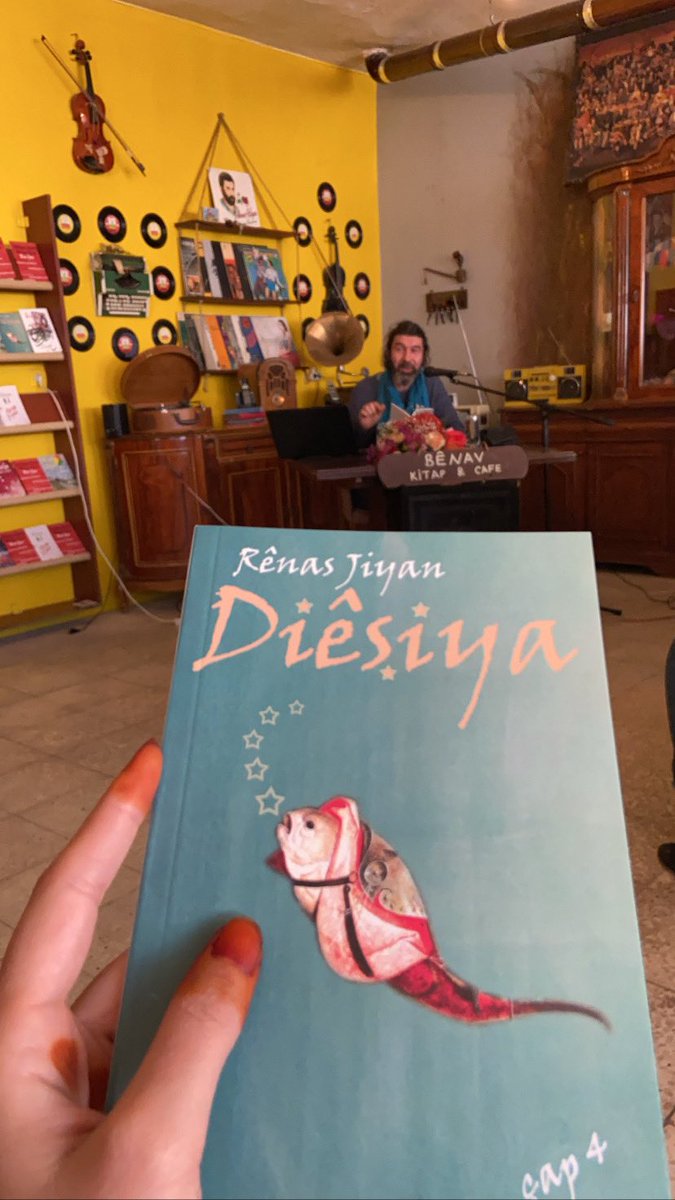 Tu ji qehran dikenî bi wan diranên xwe yên hinekirî…
                                             <a href="/renasjiyanrenas/">Rênas Jiyan</a>