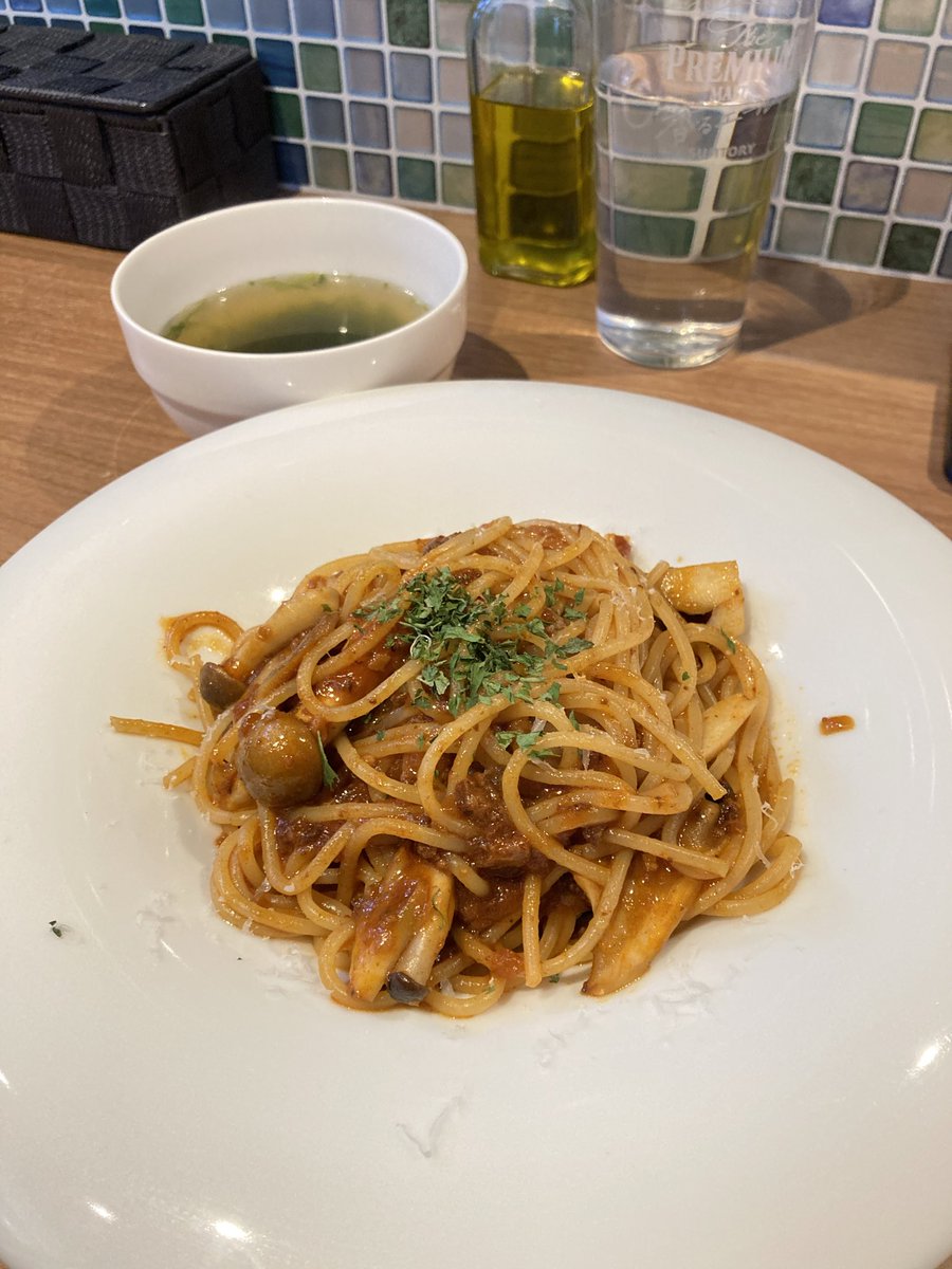 おはようございます🤖お昼ですが…

今日もオフィス周辺のランチを紹介します🍝

【ボナパルト・ブルー】
週替わりパスタはボロネーゼでした！
前回のチーズインハンバーグも美味しかったです💪🏻
店員さんが元気なので、午後の活力をもらえます🔥

#三田ランチ
#IT企業
#企業公式が朝の挨拶を言い合う
