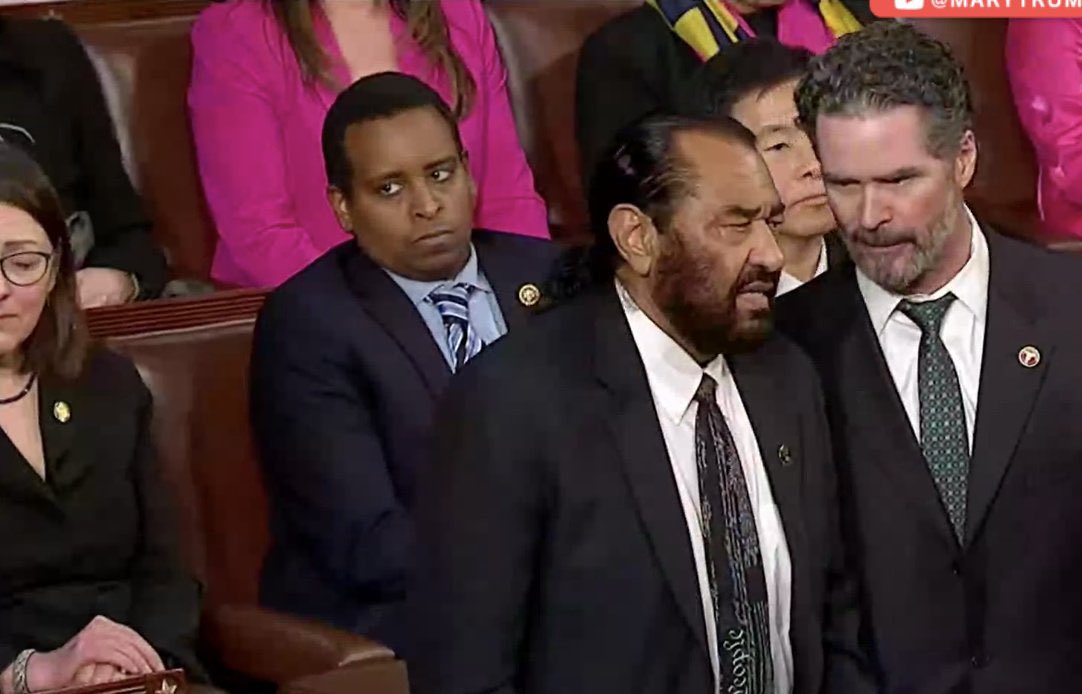 AsmaMhedin's tweet photo. #Trump claims he “brought free speech back” after removing a man from exercising his free speech.
#pouts #Trump #StateOfTheUnion https://t.co/4ncGPIrk5K