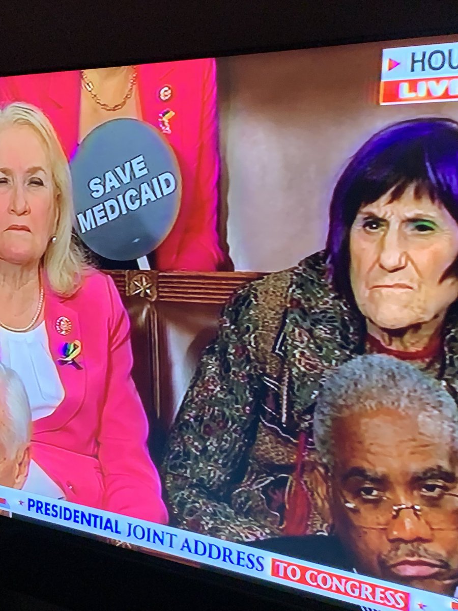If the Democrat Party was a picture … It’s truly a Freak Show! 😂😂

#StateOfTheUnion Watching Trump