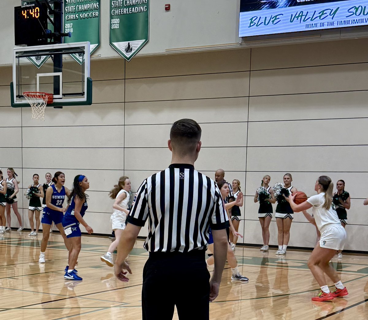 Sunflower Smack Show tweet media