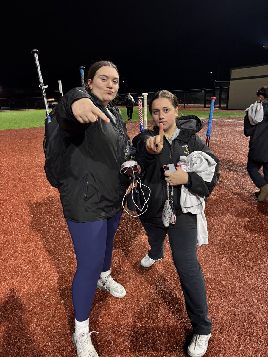 NVHSLadyKatSB's tweet photo. Gloves on the foul line pre Dynamic warmup per BR4
#Discipline #Routine
LadyKat Jacks to end practice… so close to perfect
#TeamMentality
#OneHeartBeat
Hitting contest co-champions
*Sophia Delsignore
*Kallie Eckel
#FrozenRopes
#LadyKatPride https://t.co/2cNRfc1uPA