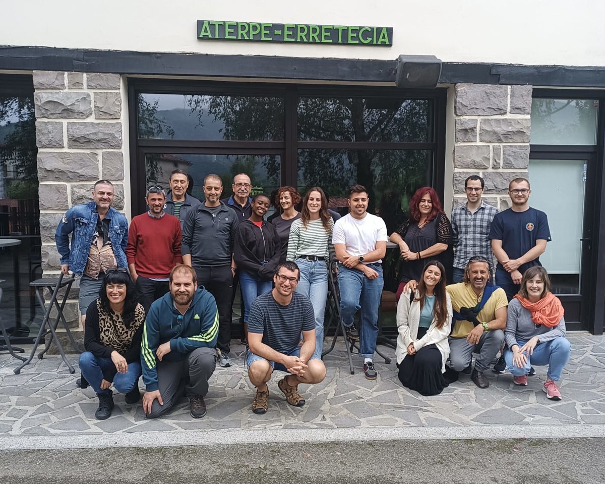 🙂Barnetegira joan nahi?
🏡Foruko barnetegia urte osoan irekita dago. Hilabeteko ikastaroak eskaintzen ditugu bertan.
▶️Eta laster...
🌼Asteburuko barnetegiak Iruñean eta Arantzan (maiatzean)
☀️Udako barnetegiak (datak, prest!)
ℹ️aek.eus/barnetegiak 
 #EuskaraErosoBizitzeko