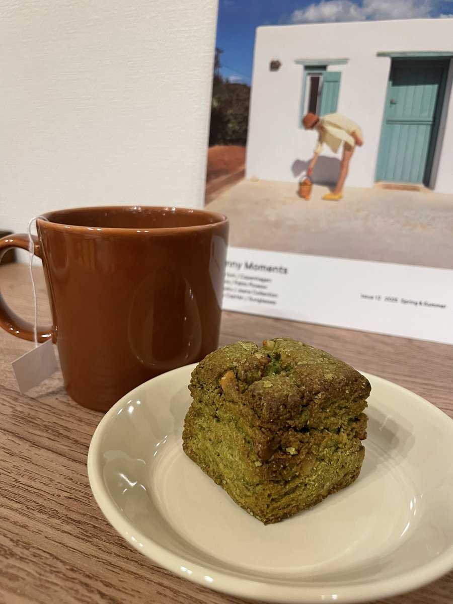 夕方にゆっくりティータイムできるなんて、病院頑張った甲斐がある🥲

抹茶のスコーンと小豆茶🫘
ティーマのこの組み合わせ可愛い。
ヴィンテージブラウンは廃盤になるから、持ってないアイテム買い足しちゃった〜