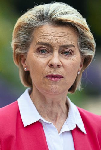 Nur Äußerlichkeiten, aber
bei genauer Betrachtung 
wird die v. d. Leyen dieser
EU immer ähnlicher. Der
Beiname "Tod der EU" ist
durchaus berechtigt.