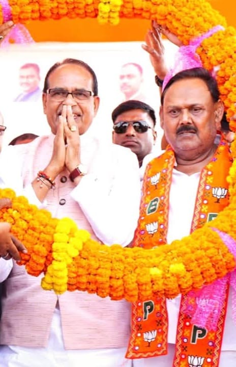 केंद्रीय कृषि, किसान कल्याण एवं ग्रामीण विकास मंत्री आदरणीय श्री <a href="/ChouhanShivraj/">Shivraj Singh Chouhan</a> जी को जन्मदिवस की हार्दिक बधाई एवं शुभकामनाएं। 

कृषि और किसानों के उज्ज्वल भविष्य के लिए किए जा रहे आपके प्रयास अनुकरणीय हैं।ईश्वर से आपके सुदीर्घ एवं स्वस्थ जीवन की कामना करता हूँ।