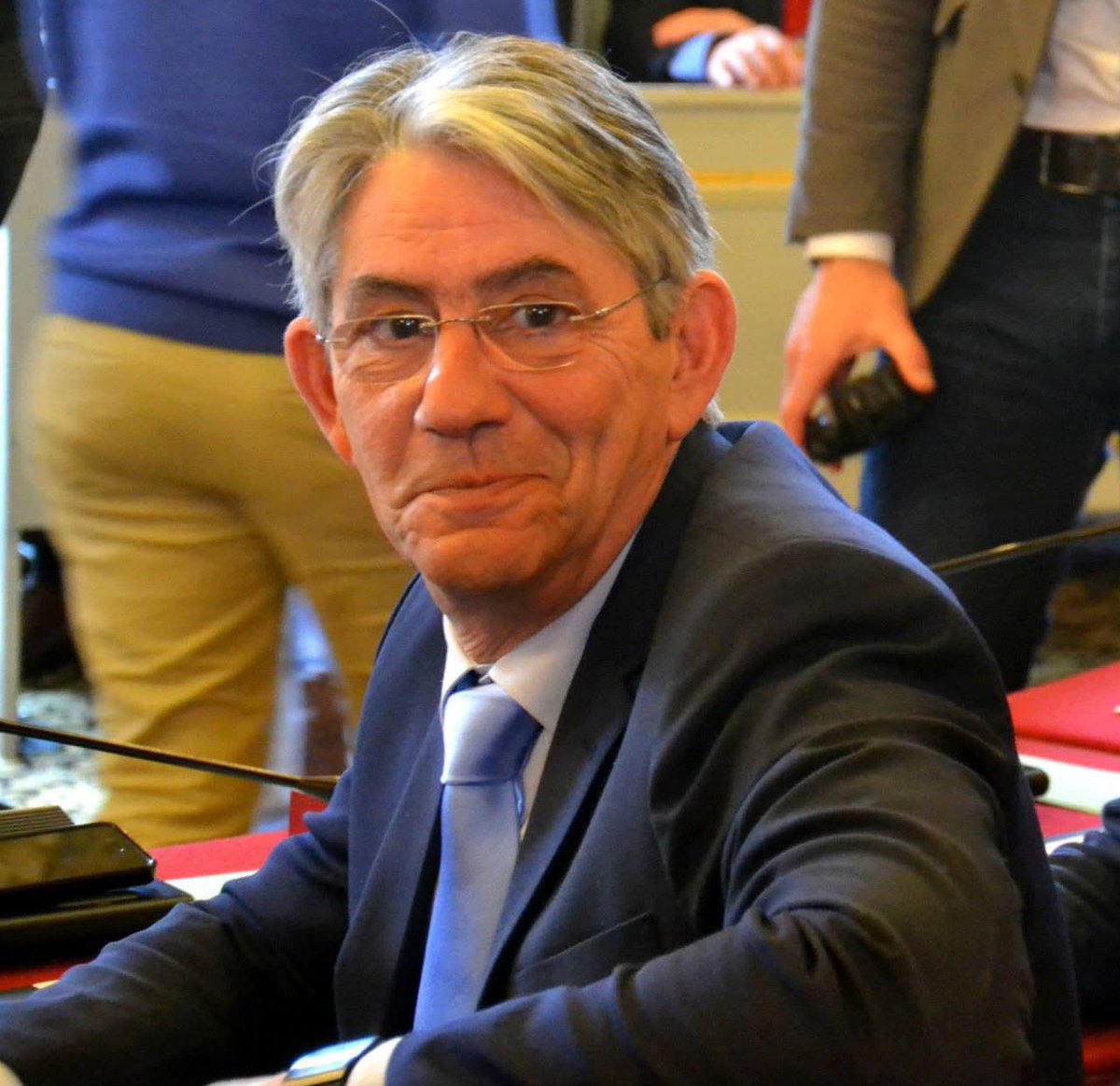 Hommage à Jean-François Raynal

“Les gens bien sont comme des bougies : ils se consument pour éclairer les autres.” Jean-François était de ceux-là. 

C’est avec une immense tristesse et une profonde émotion que j’apprends le départ de Jean-François Raynal. Il vient de nous