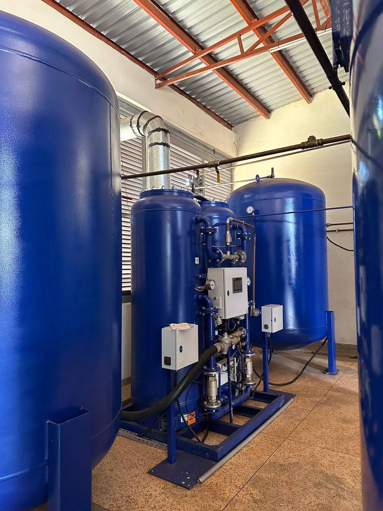 DianaAtwine's tweet photo. The new Jinja Hospital Oxygen Plant is up and running, significantly boosting medical oxygen supply. #MOHatWork https://t.co/QFhHwH7gki