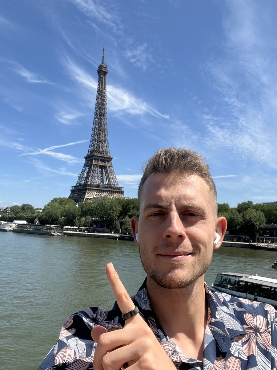 davidsolar_'s tweet image. 🚨 If you're depressed/stuck in life, read this! 👇

I know how you feel. Lost. Stuck. Empty.

I've been there and it happens to everyone. 

One day, you’re fine. The next, it feels like you’re sinking, and you can’t even explain why. Life feels heavier, your motivation fades,…